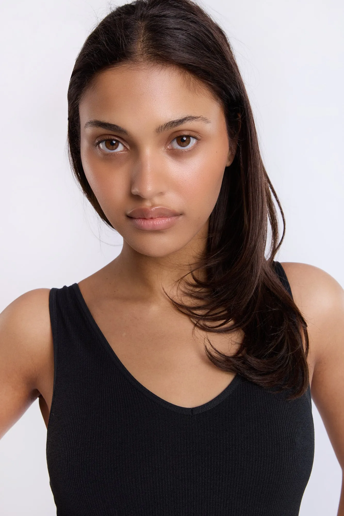 AERO Seamless Ribbed Knit V-Neck Tank Top