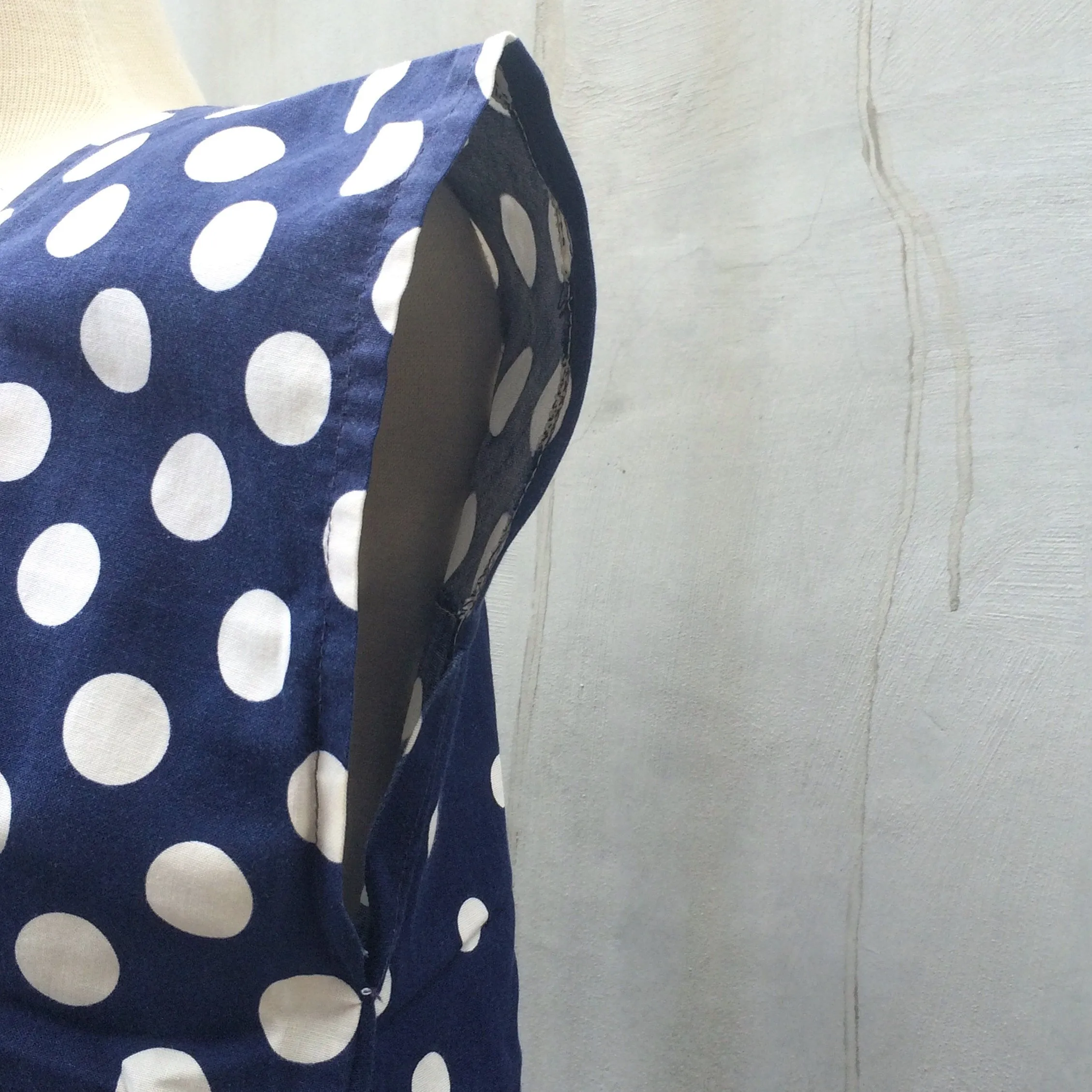 Box Dot Crop| Vintage 1950s 1960s Navy and white Polka dot Boxy Crop Top