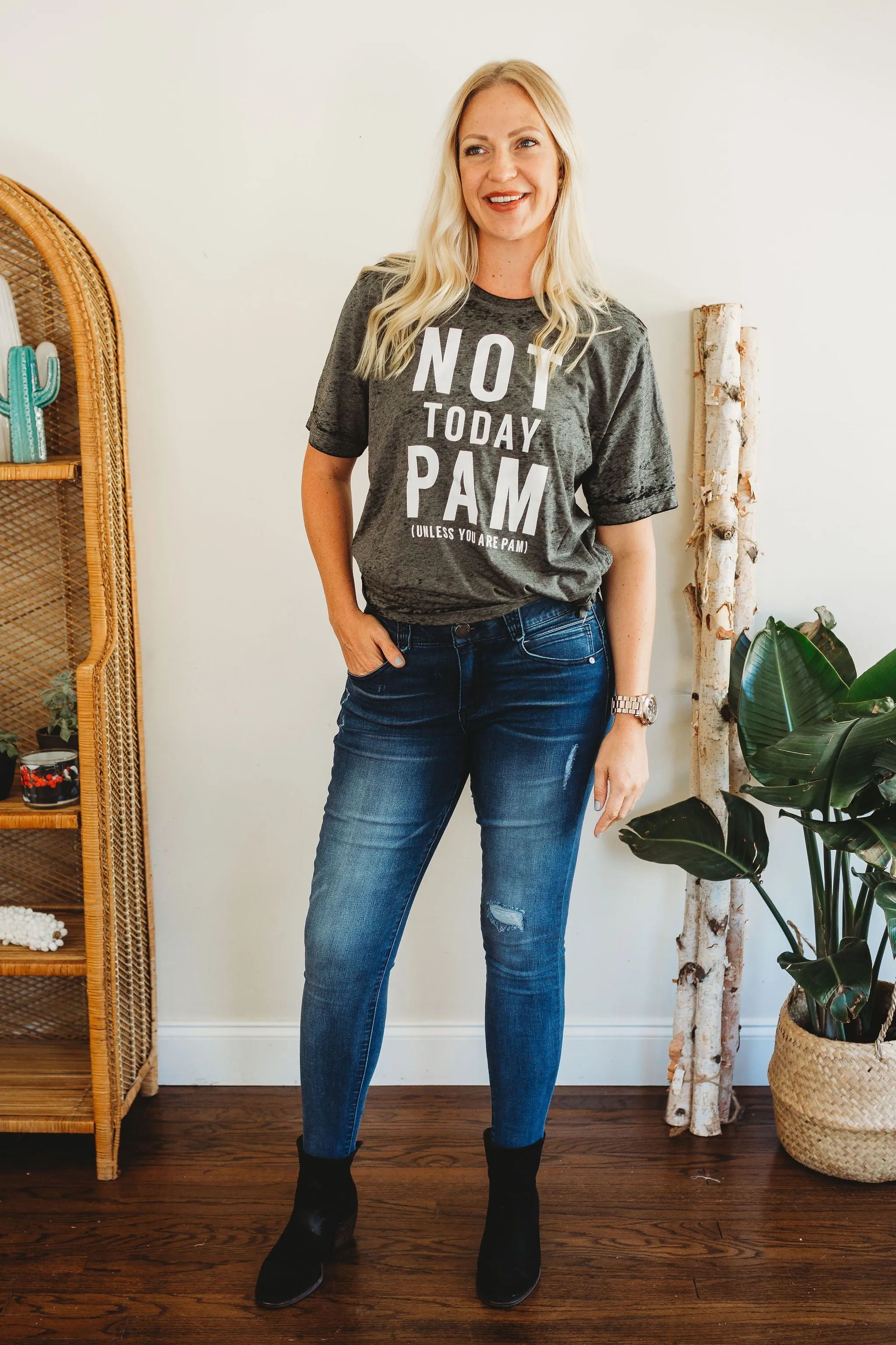Democracy Luxe Touch Ab Solution Booty Lift Jegging Distressed