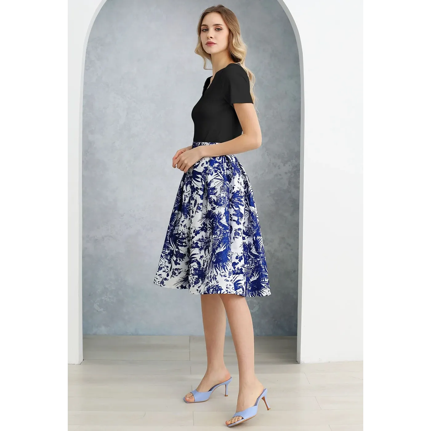 Plain Scallop Edge Neck Short Sleeve Top