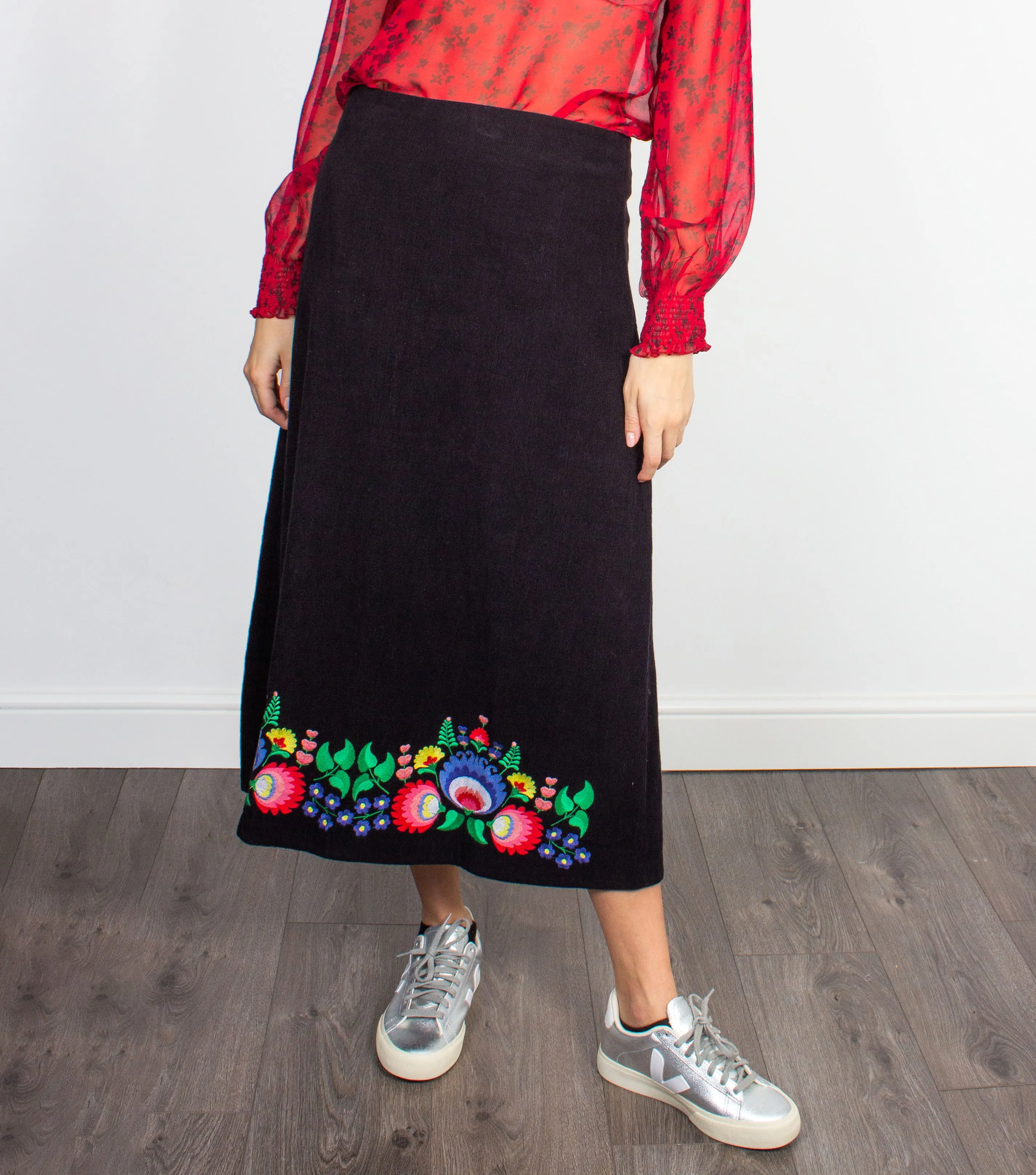 PPL Lauren Needle Cord Skirt in Fire Flower Embroidery 01