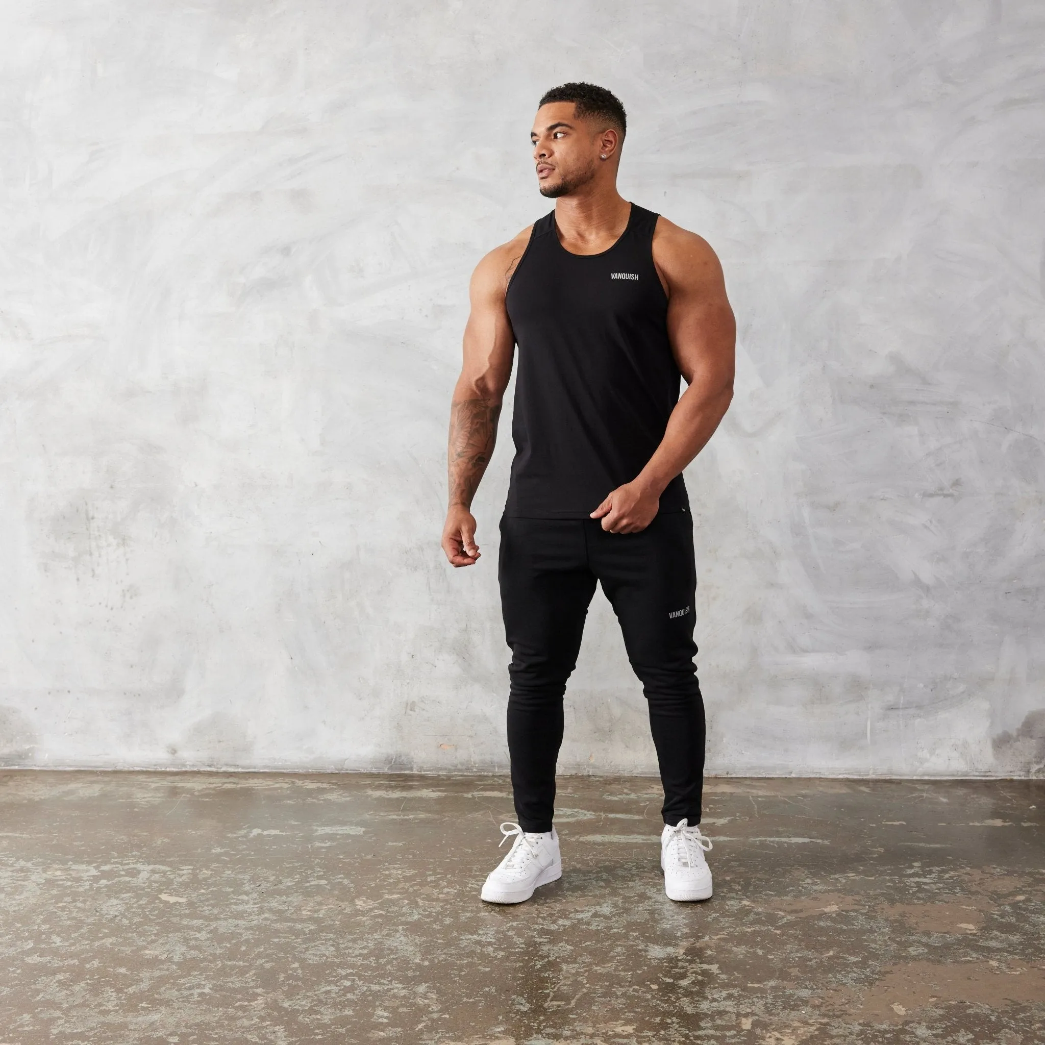 Vanquish Essential Black Regular Fit Tank Top