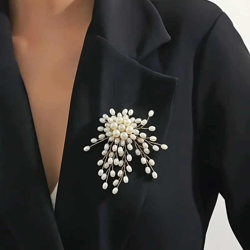 Vintage Pearl Brooch Pin – Elegant Floral Design
