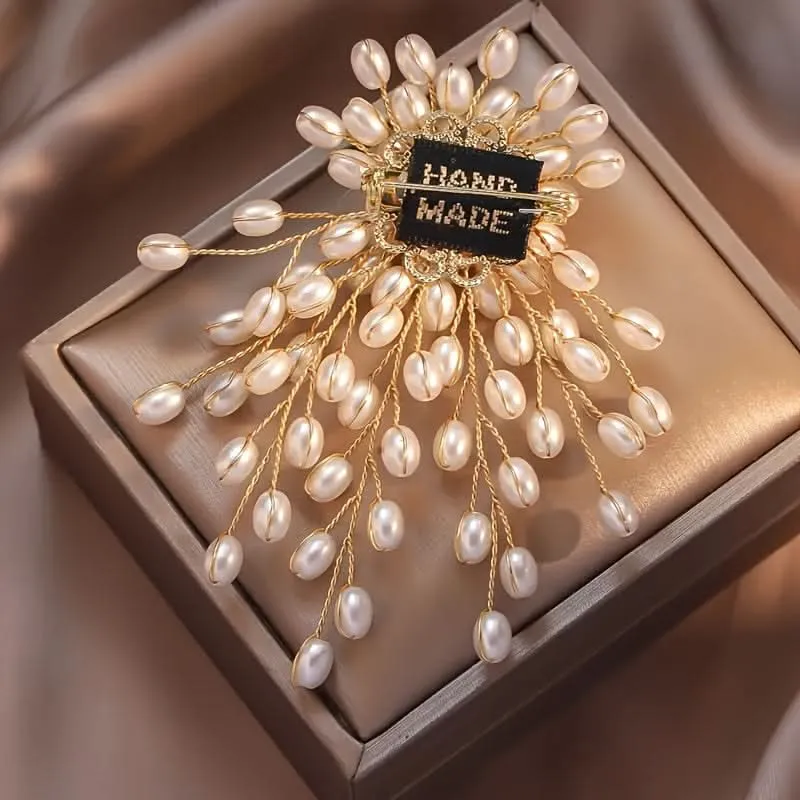 Vintage Pearl Brooch Pin – Elegant Floral Design