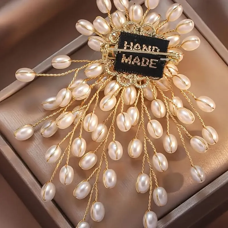 Vintage Pearl Brooch Pin – Elegant Floral Design